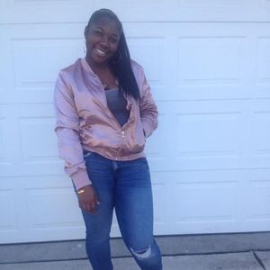 Meet your Posher, Kira